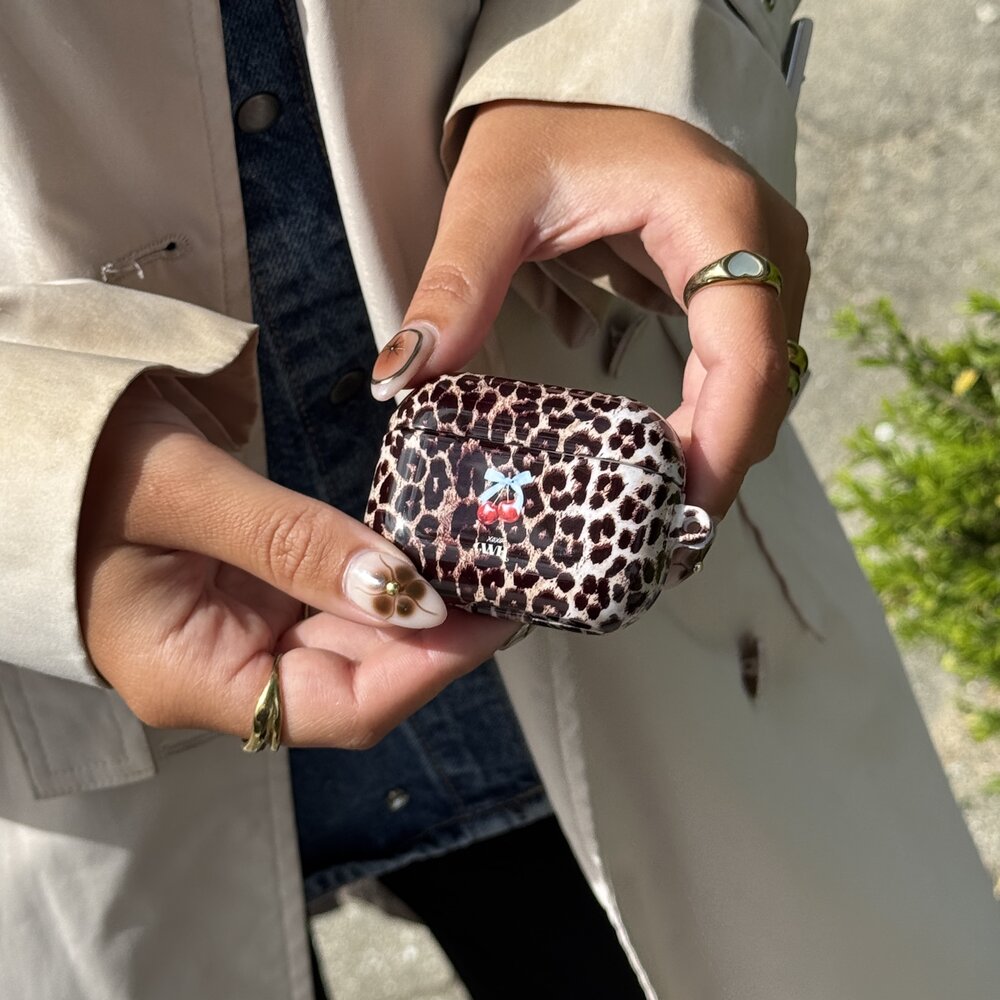 xoxo Wildhearts xoxo Wildhearts AirPods 1 & 2 - Cherry Wild hoesje