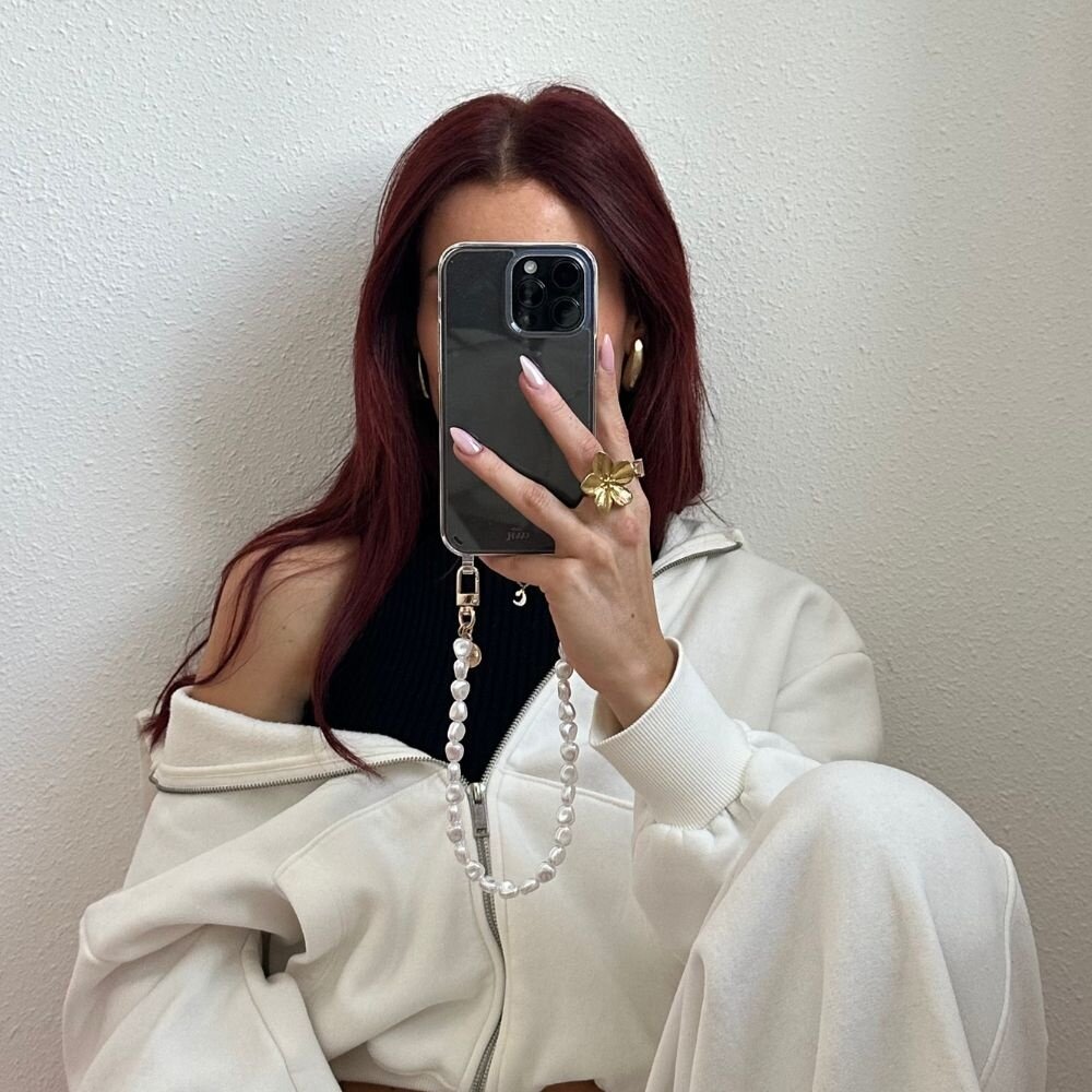 xoxo Wildhearts xoxo Wildhearts Samsung Galaxy S23 - Pearlfection hoesje met koord - Kort xoxo Wildhearts xoxo Wildhearts Samsung Galaxy S23 - Pearlfection hoesje met koord - Kort