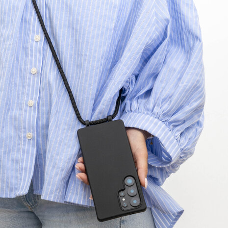 Coverzs Coverzs Samsung Galaxy S24 Ultra siliconen hoesje met koord (zwart)