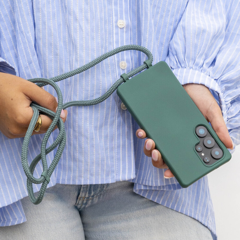 Coverzs Coverzs Samsung Galaxy S24 Ultra siliconen hoesje met koord (donkergroen)