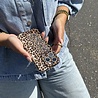 xoxo Wildhearts xoxo Wildhearts Glossy Wavy Case Wild Soul - iPhone 15 hoesje xoxo Wildhearts xoxo Wildhearts Glossy Wavy Case Wild Soul - iPhone 15 hoesje