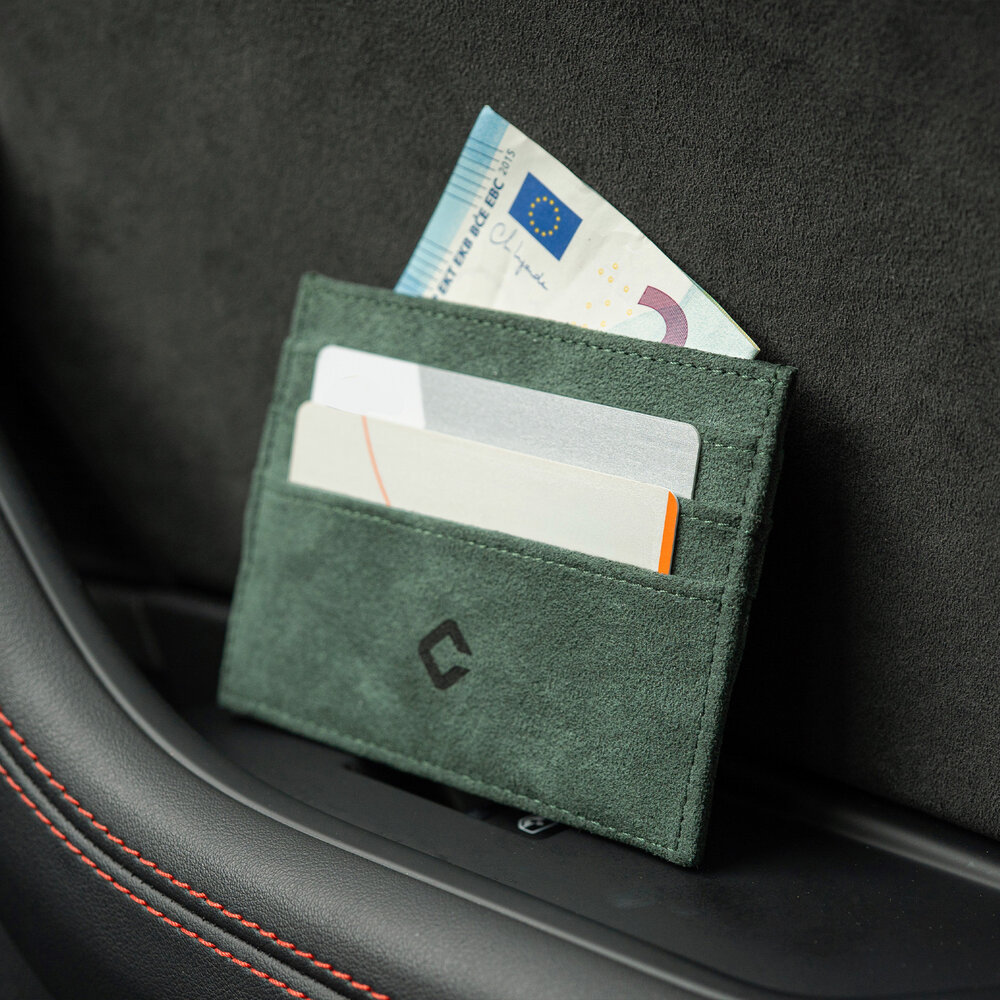 Coverzs Coverzs Alcantara pasjeshouder (donkergroen) Coverzs Coverzs Alcantara pasjeshouder (donkergroen)