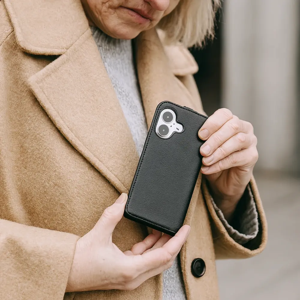 ShieldCase® ShieldCase iPhone 17 flipcase (zwart) ShieldCase® ShieldCase iPhone 17 flipcase (zwart)