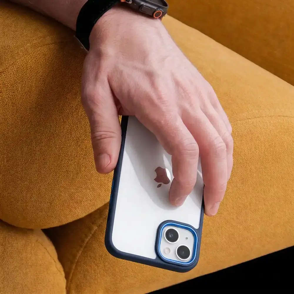 Coverzs Coverzs iPhone 13 Pro solid bumper hoesje mat (blauw)