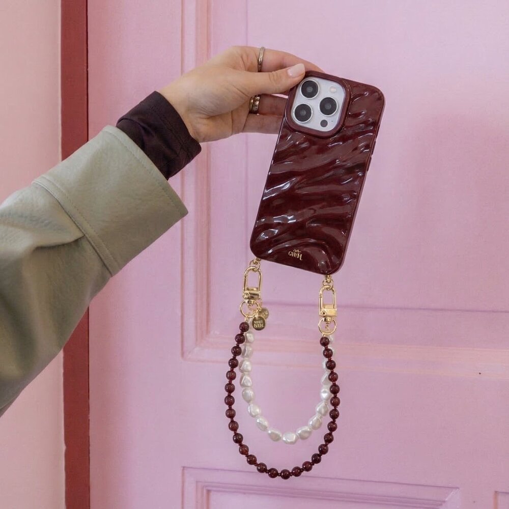 xoxo Wildhearts xoxo Wildhearts iPhone 14 - Glaze Cord Case - Burgundy Muse & Pearls