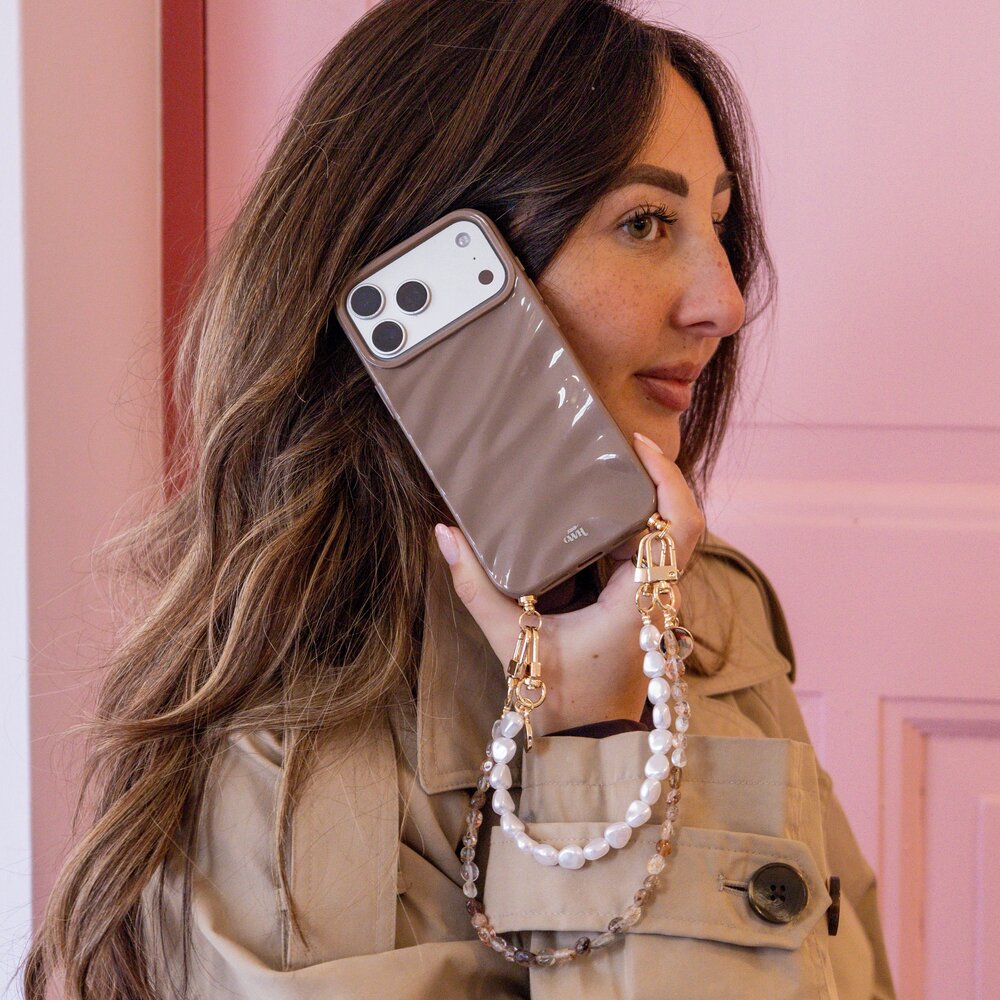 xoxo Wildhearts xoxo Wildhearts iPhone 17 - Glaze Cord Case - Soft Taupe & Pearls