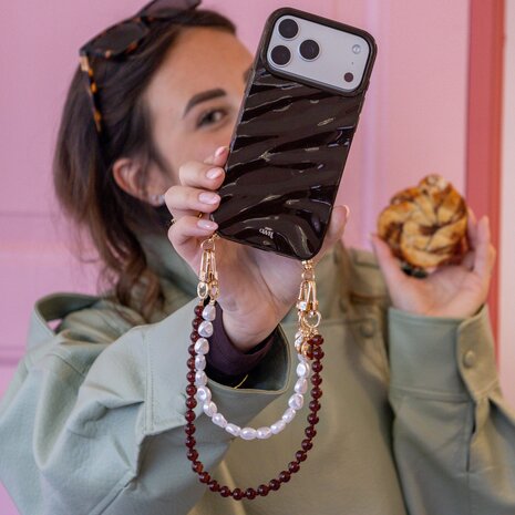 xoxo Wildhearts xoxo Wildhearts iPhone 14 Pro - Glaze Cord Case - Brown Sugar & Pearls