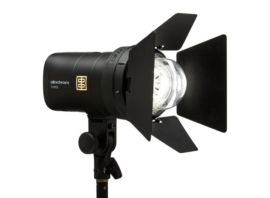 Elinchrom THREE Off Camera Flash Kit + Charger