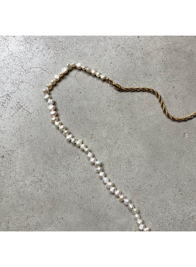 Assymetric chain and pearls