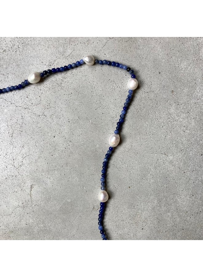 Lapis lazuli stones with pearls