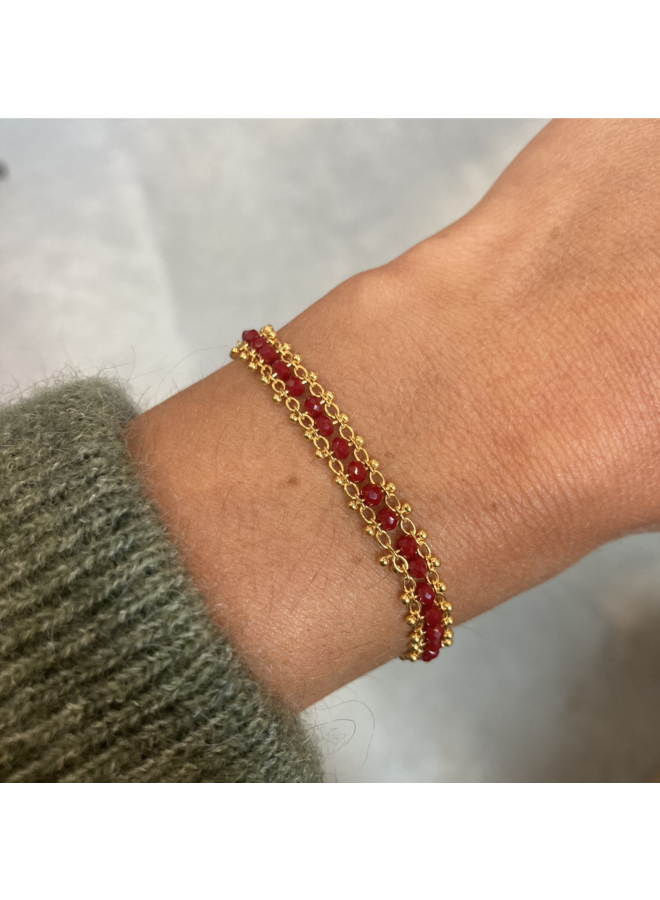 Armband - Goud met bordeaux rode steentjes