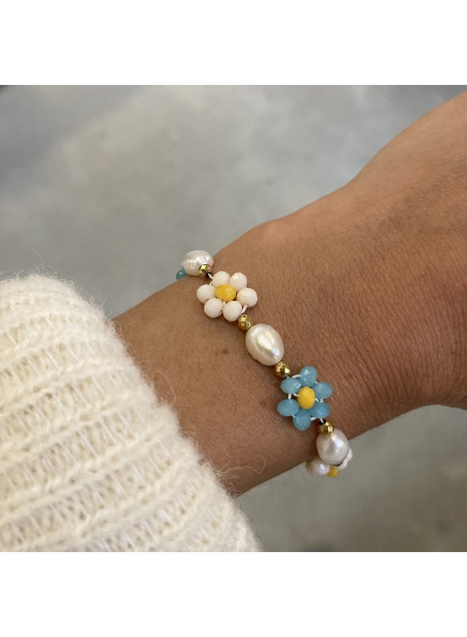 Armband - Parels met blauwe bloemetjes