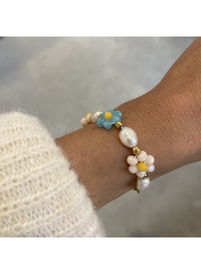 Armband - Parels met blauwe bloemetjes