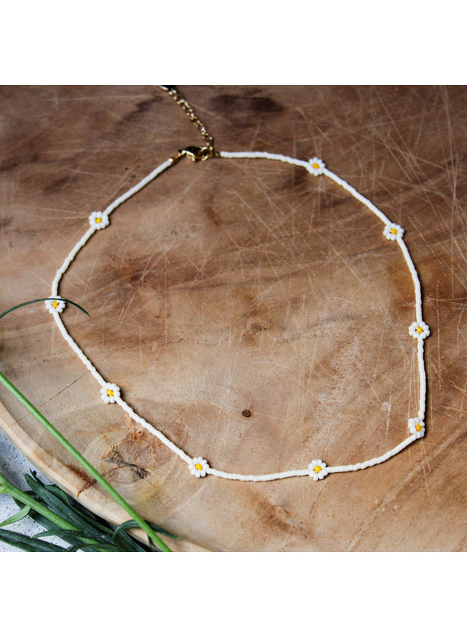 Ketting - Witte kralen met bloemetjes