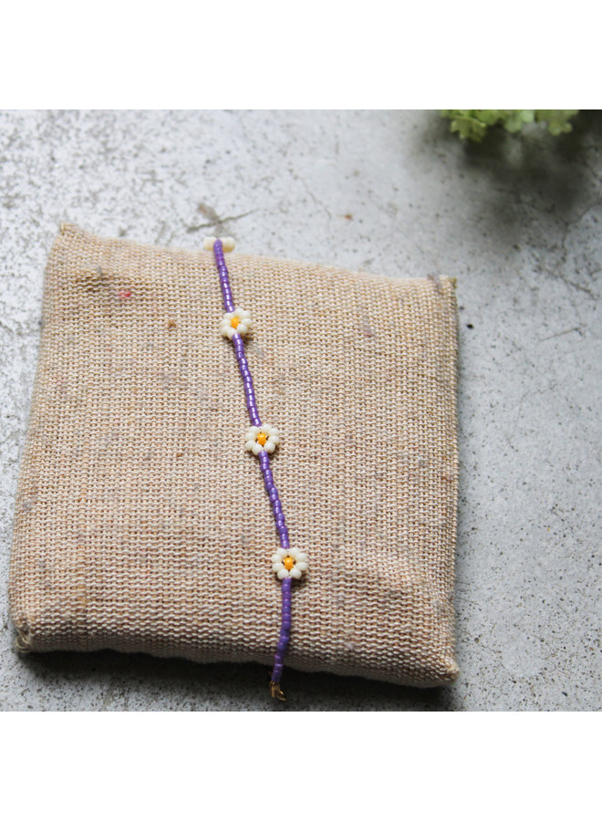 Armband - Paarse kraaltjes met bloemetjes
