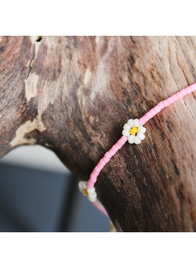 Armband - Roze kraaltjes met bloemetjes