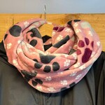 Dogs Make My Day Sjaal roze met paars/grijze poten
