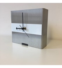 ChantalBrandO Tafelklok RVS NIKE Design White Stripe