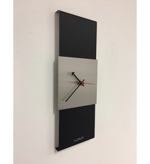 ChantalBrandO Wandklok Black-Line Silver Square RED Pointer Modern Design RVS