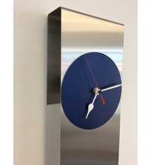 ChantalBrandO Wandklok Manhattan Blue & RED Pointer Modern Dutch Design
