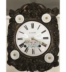 NiceTime comtoise klok met bloemslinger &  porseleinen cupjes