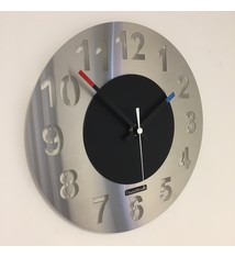 ChantalBrandO WANDKLOK AMSTERDAM HOLLAND DESIGN