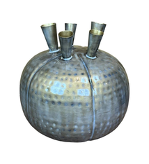 Pipevase black and white ename