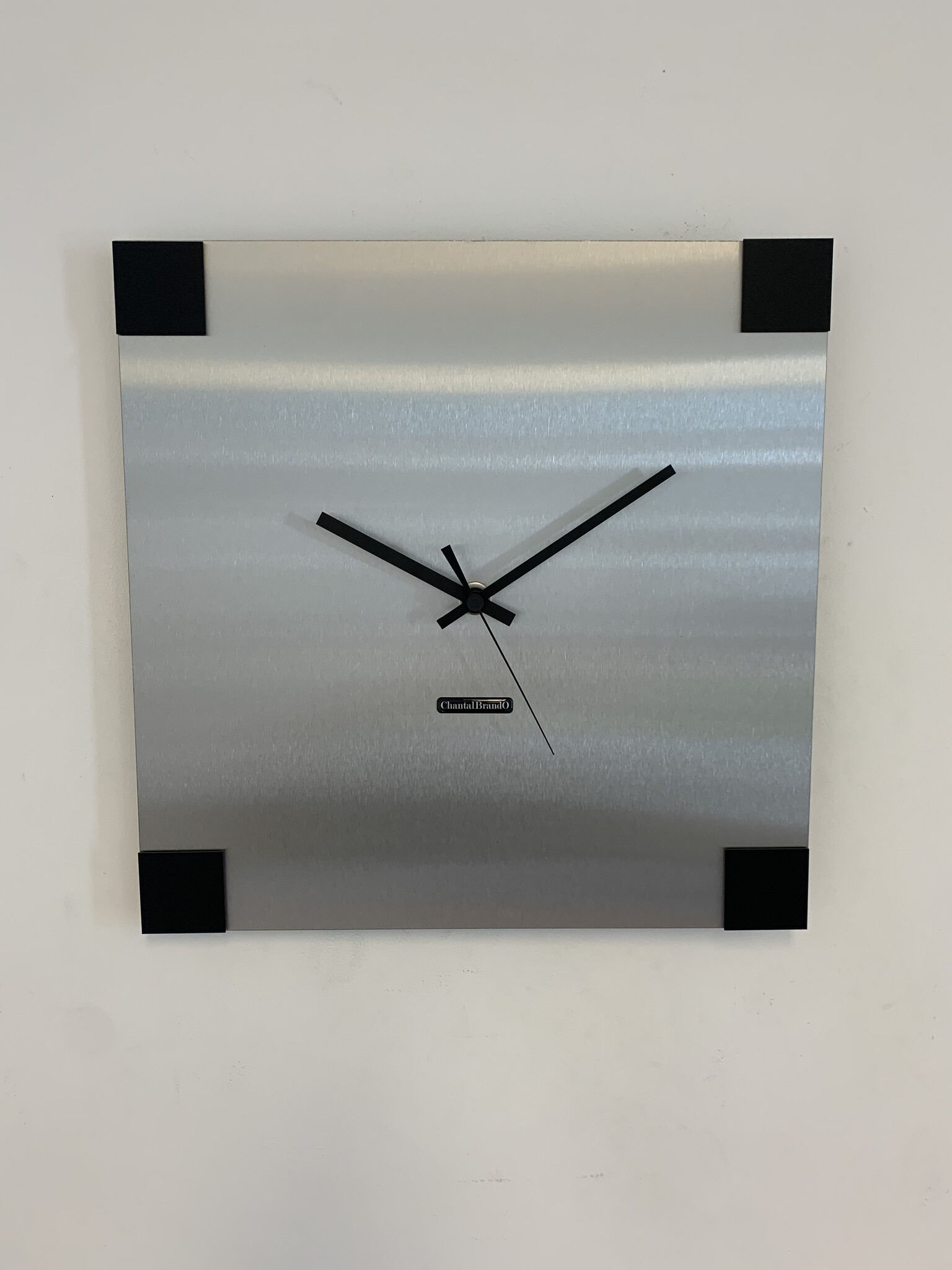 ChantalBrandO Wandklok ChantalBrandO -- CARRE : PLACE PIGALLE -- SILVER & BLACK -- MODERN DESIGN --