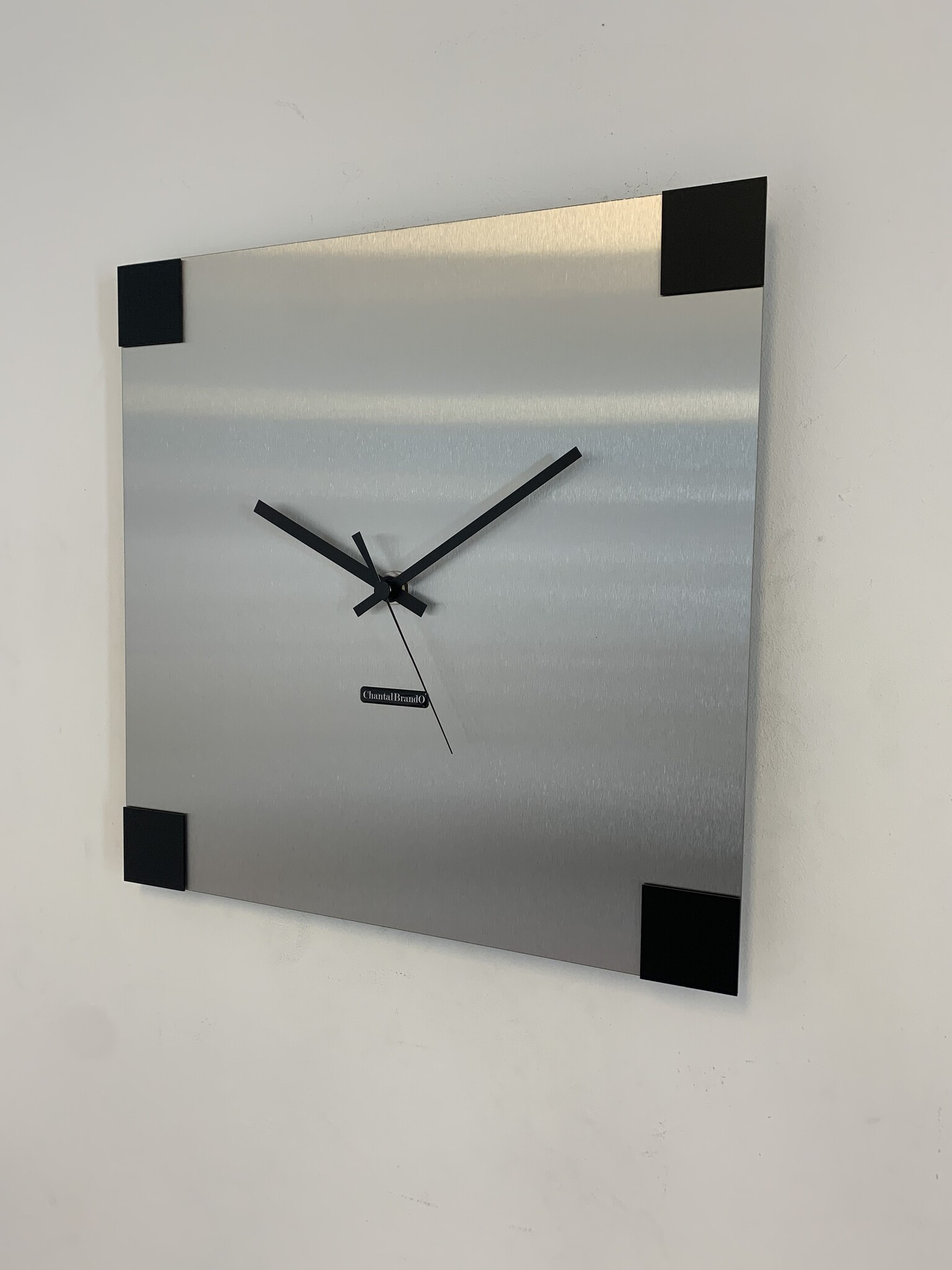 ChantalBrandO Wandklok ChantalBrandO -- CARRE : PLACE PIGALLE -- SILVER & BLACK -- MODERN DESIGN --