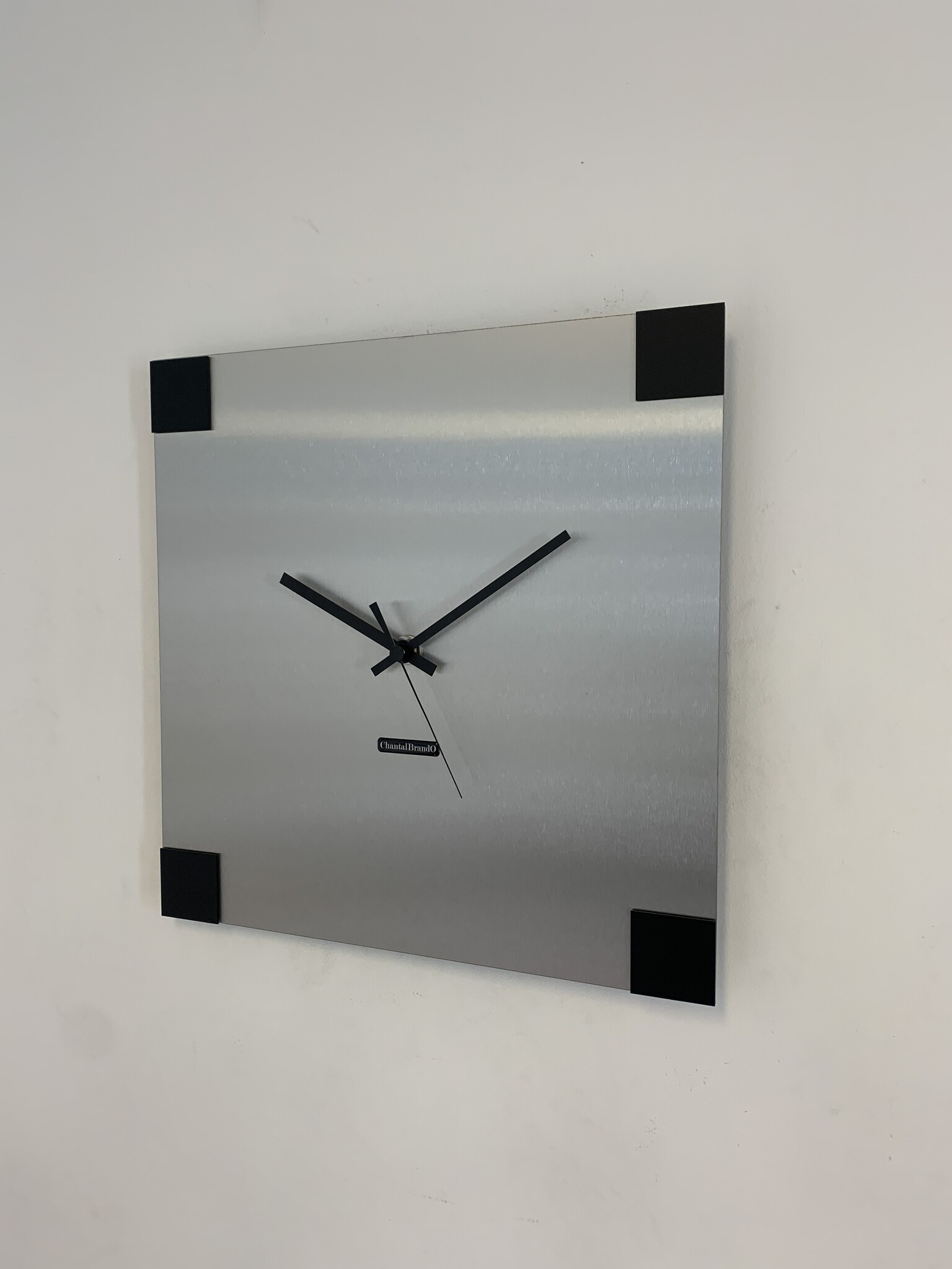 ChantalBrandO Wandklok ChantalBrandO -- CARRE : PLACE PIGALLE -- SILVER & BLACK -- MODERN DESIGN --