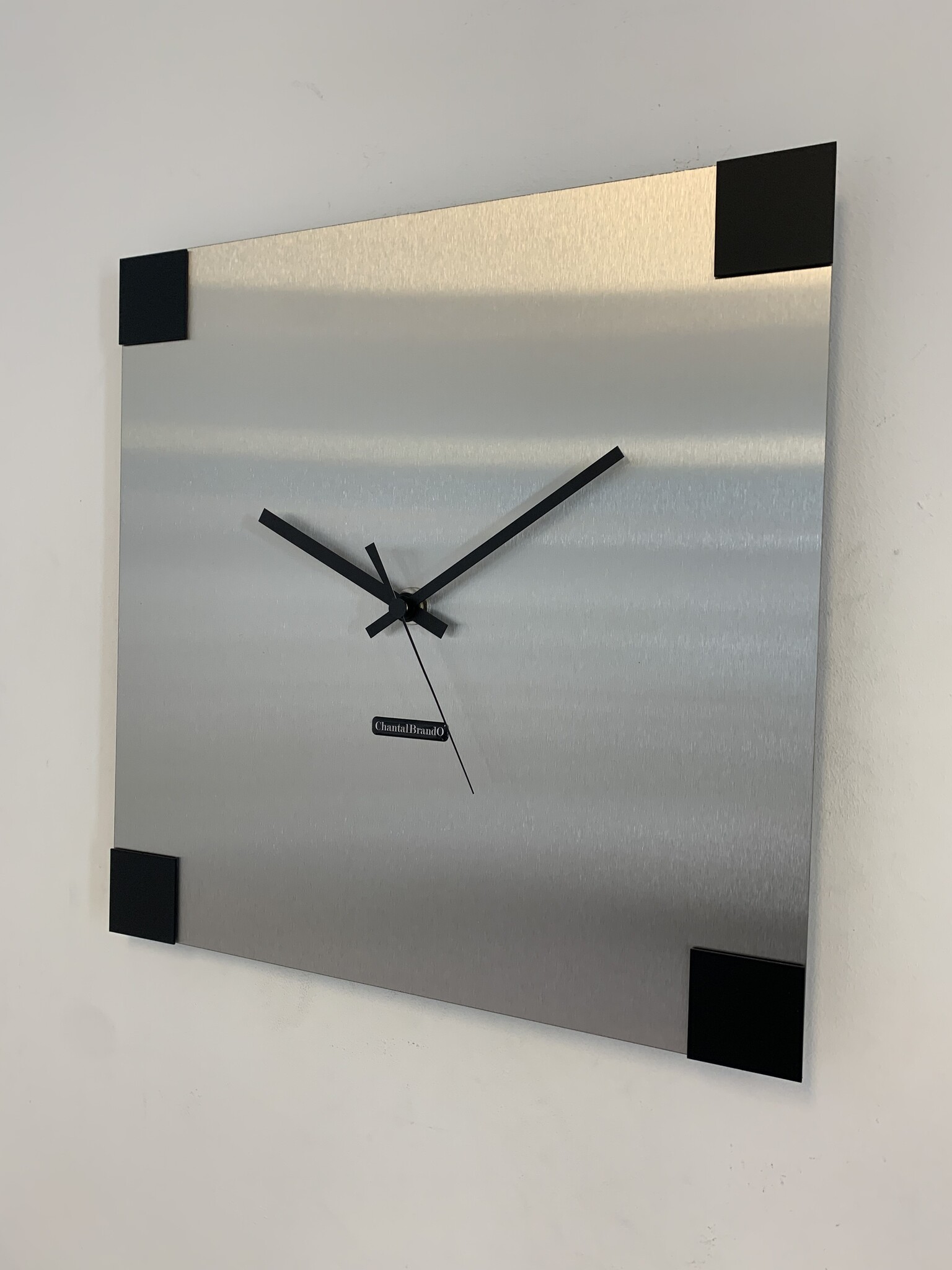 ChantalBrandO Wandklok ChantalBrandO -- CARRE : PLACE PIGALLE -- SILVER & BLACK -- MODERN DESIGN --