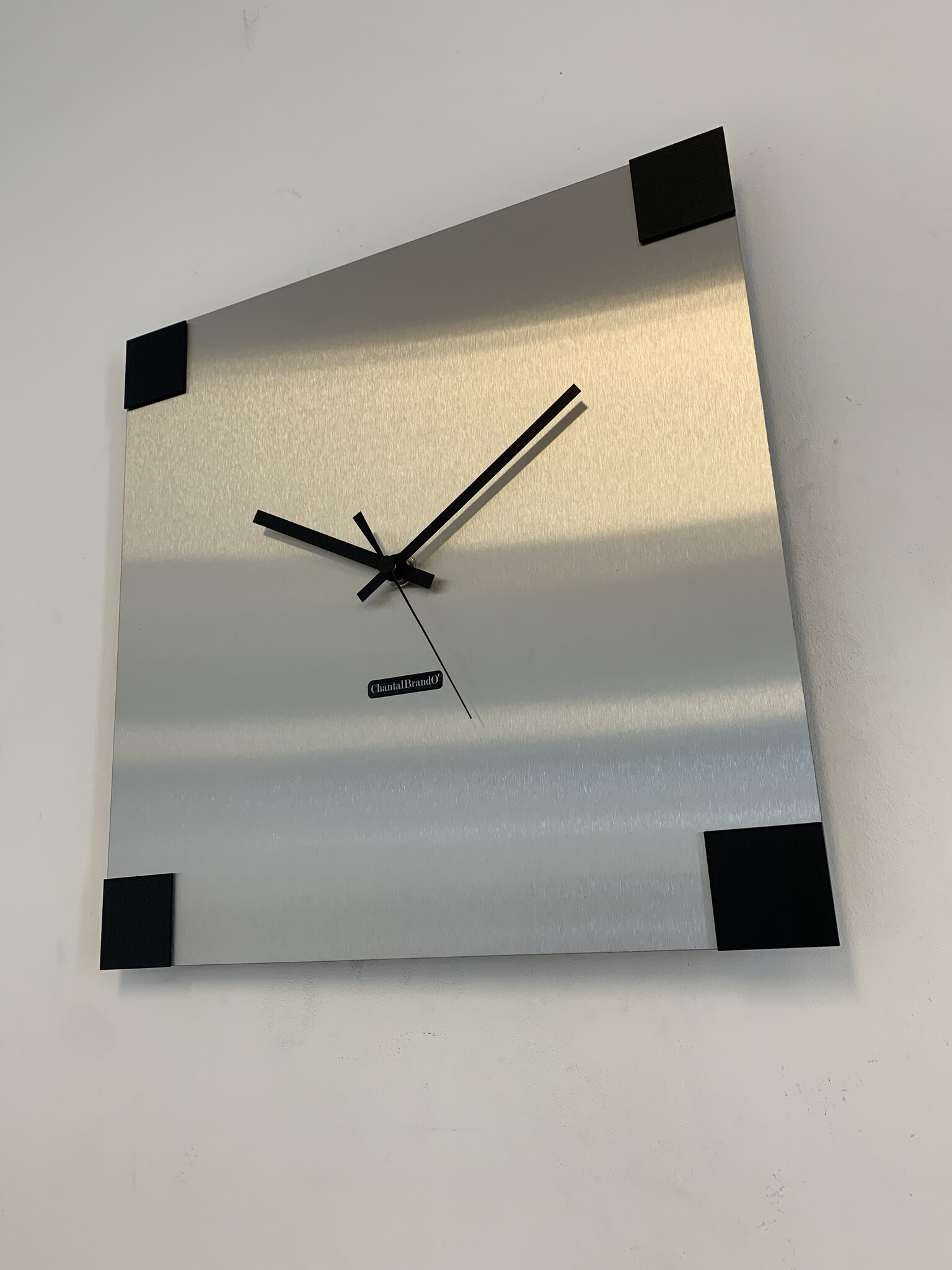 ChantalBrandO Wandklok ChantalBrandO -- CARRE : PLACE PIGALLE -- SILVER & BLACK -- MODERN DESIGN --