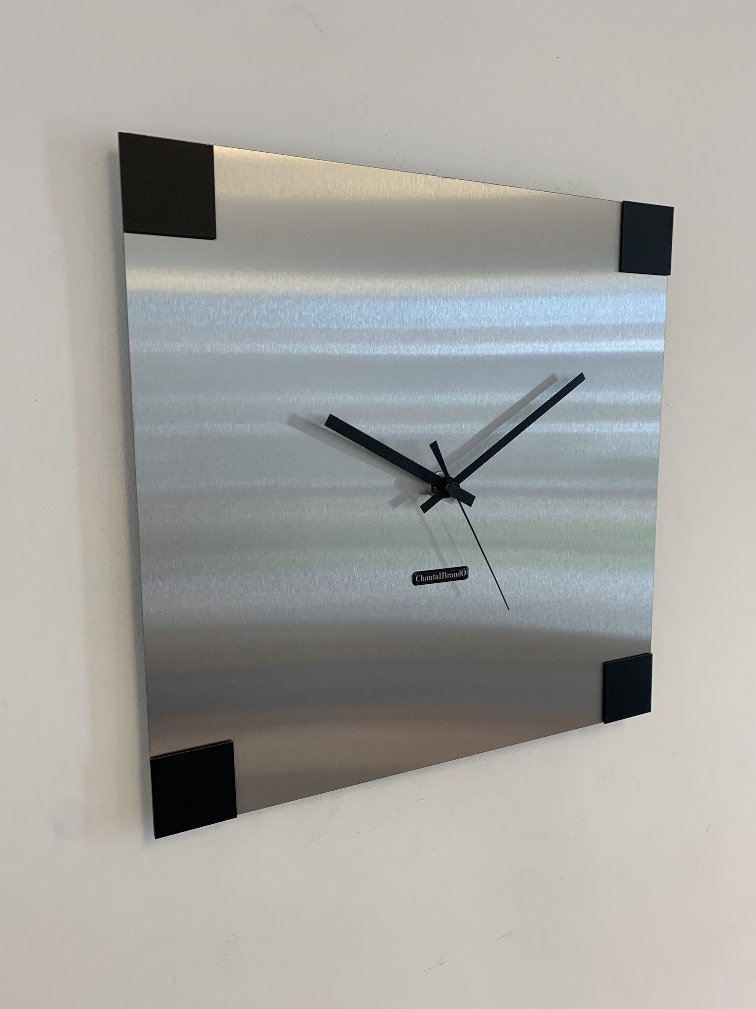 ChantalBrandO Wandklok ChantalBrandO -- CARRE : PLACE PIGALLE -- SILVER & BLACK -- MODERN DESIGN --