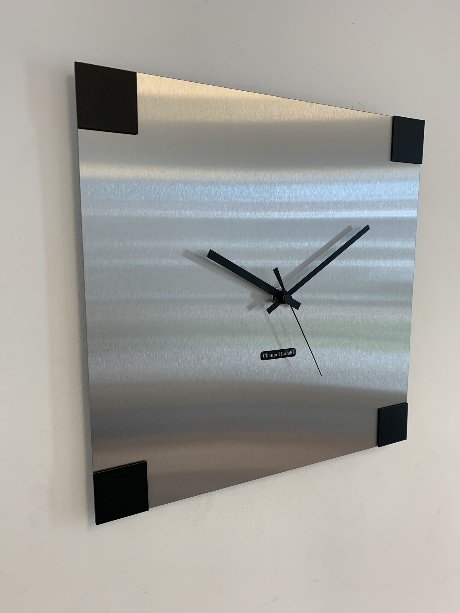 ChantalBrandO Wandklok ChantalBrandO -- CARRE : PLACE PIGALLE -- SILVER & BLACK -- MODERN DESIGN --