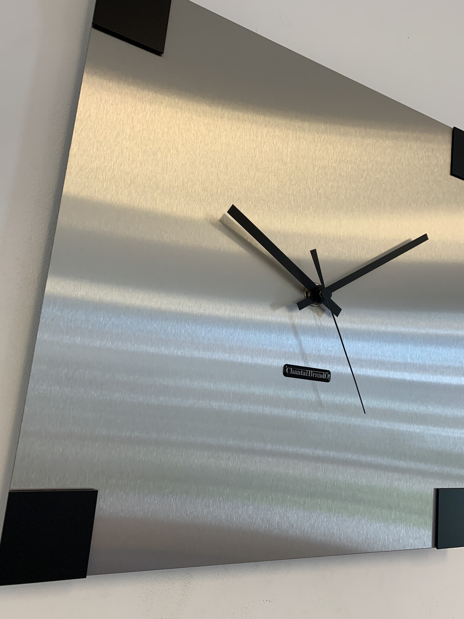 ChantalBrandO Wandklok ChantalBrandO -- CARRE : PLACE PIGALLE -- SILVER & BLACK -- MODERN DESIGN --