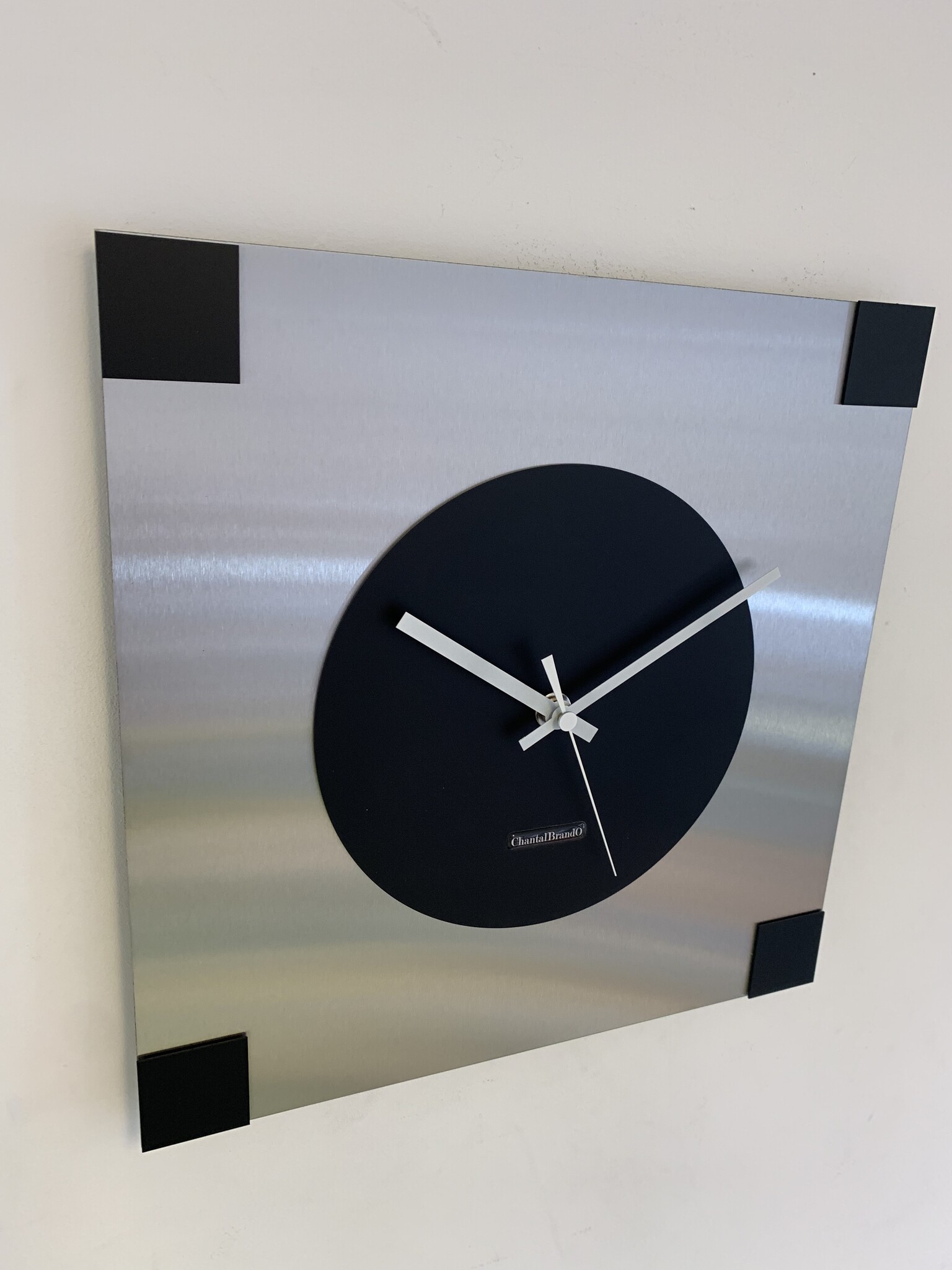 ChantalBrandO Wandklok ChantalBrandO -- CARRE : PLACE PIGALLE -- SILVER & BLACK -- MODERN DESIGN --