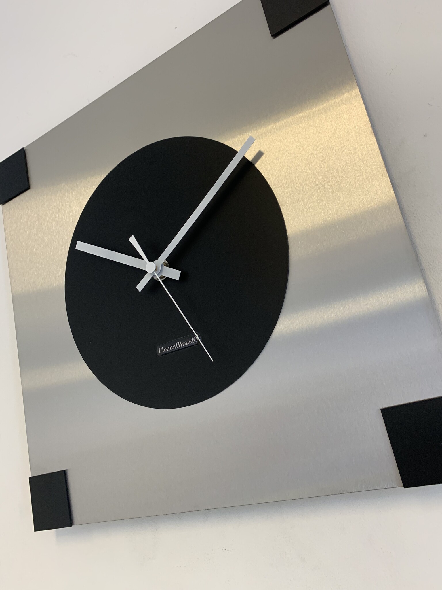 ChantalBrandO Wandklok ChantalBrandO -- CARRE : PLACE PIGALLE -- SILVER & BLACK -- MODERN DESIGN --