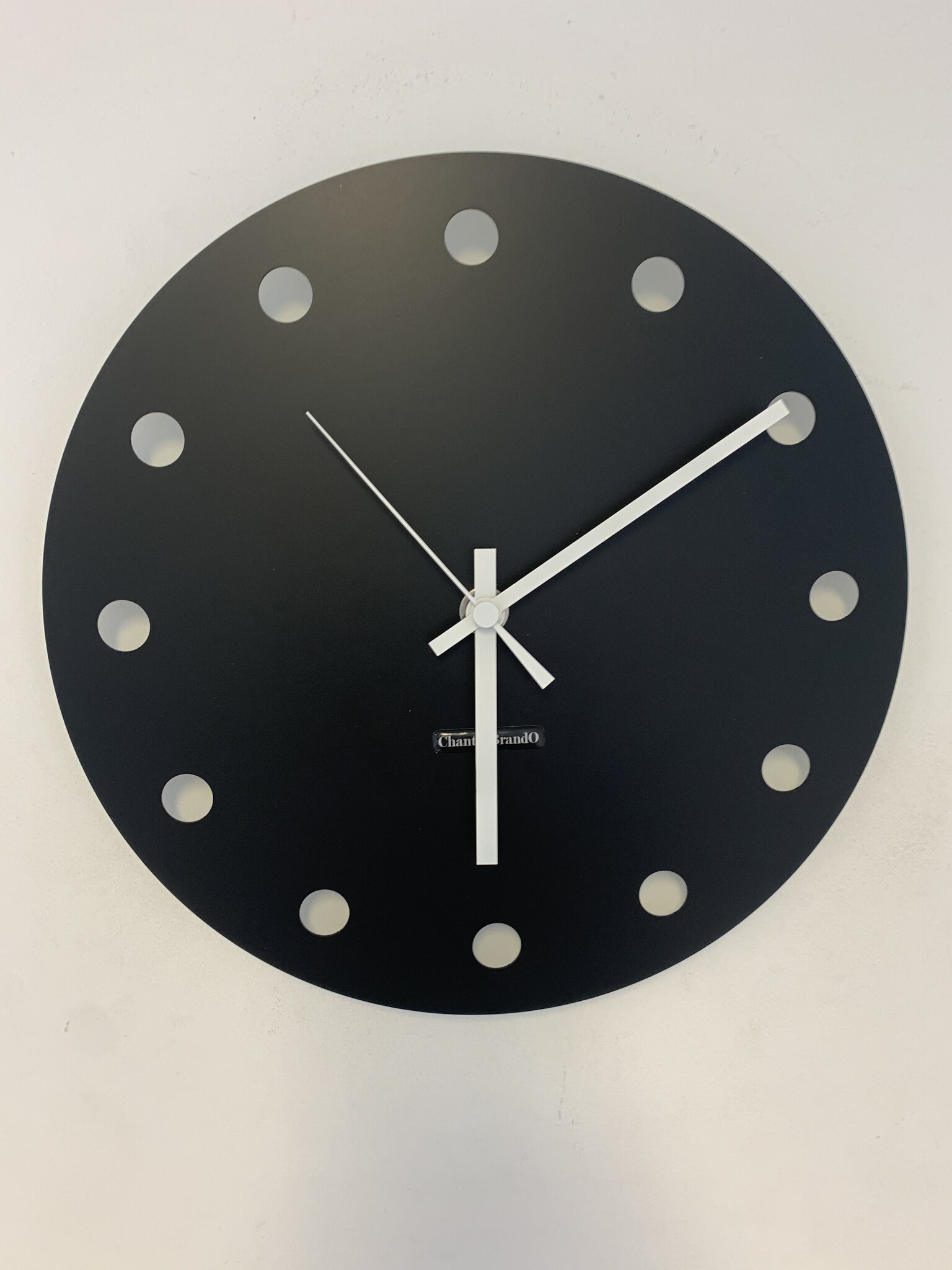 ChantalBrandO Wandklok CHANTALBRANDO -- BLACK -- NEVADA 34 -- MODERN DESIGN IN ZWART