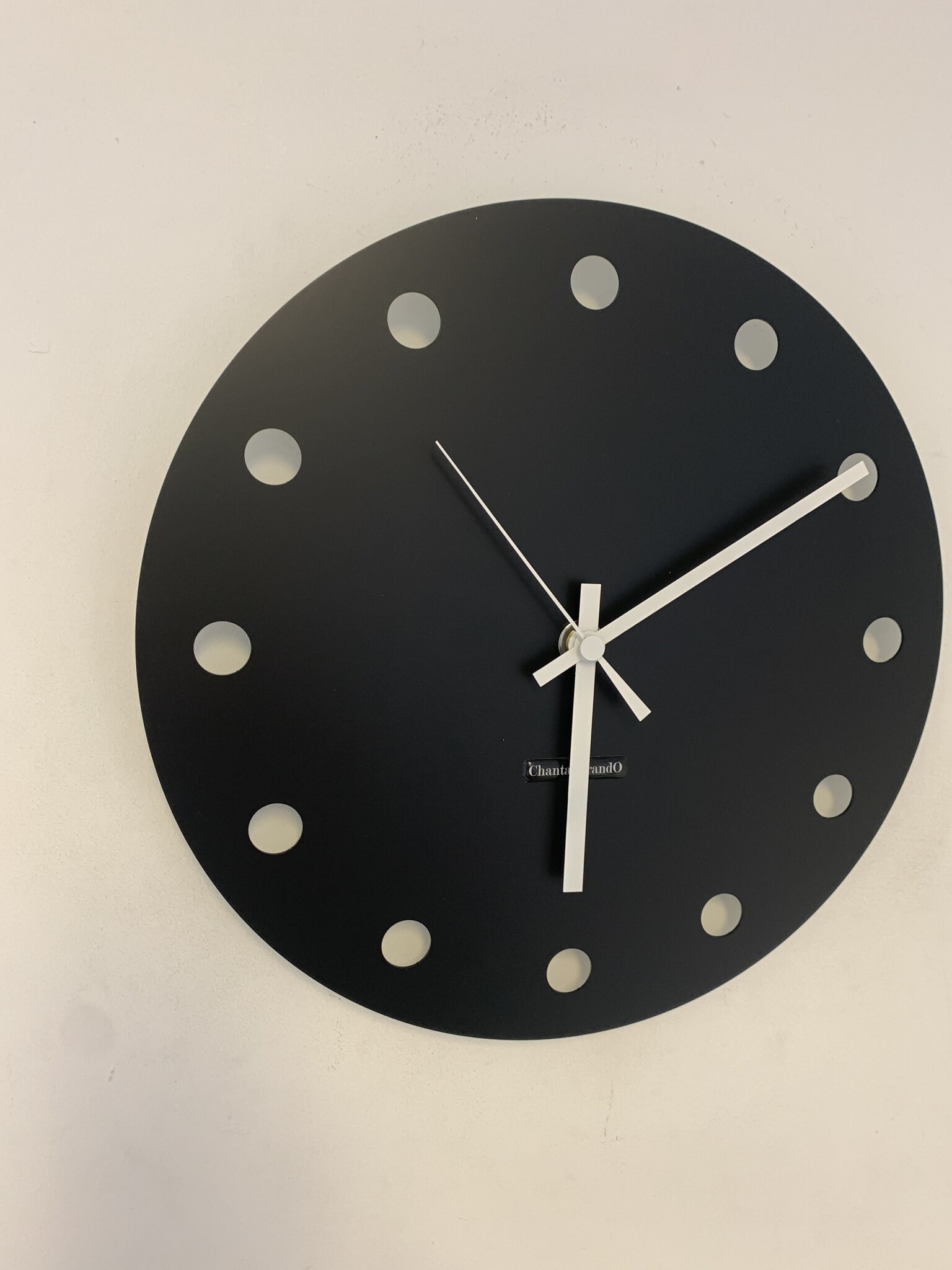 ChantalBrandO Wandklok CHANTALBRANDO -- BLACK -- NEVADA 34 -- MODERN DESIGN IN ZWART