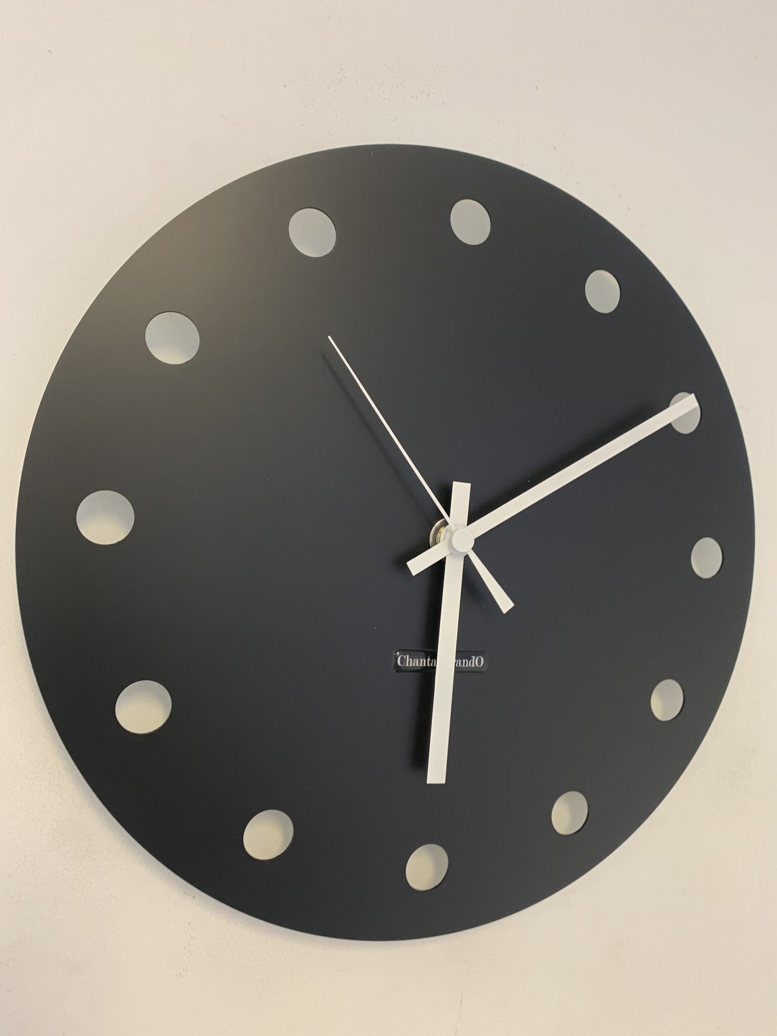 ChantalBrandO Wandklok CHANTALBRANDO -- BLACK -- NEVADA 34 -- MODERN DESIGN IN ZWART