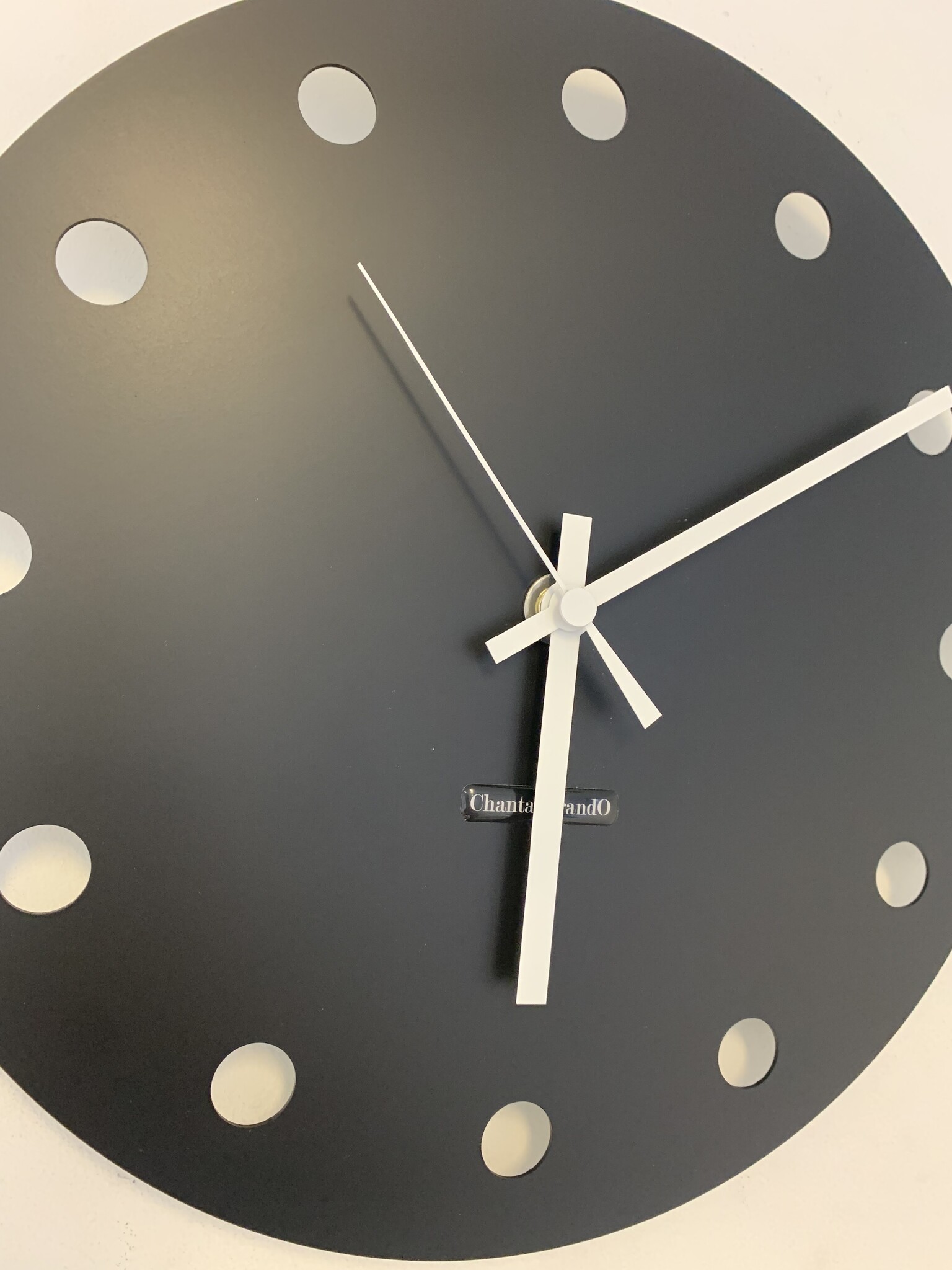 ChantalBrandO Wandklok CHANTALBRANDO -- BLACK -- NEVADA 34 -- MODERN DESIGN IN ZWART