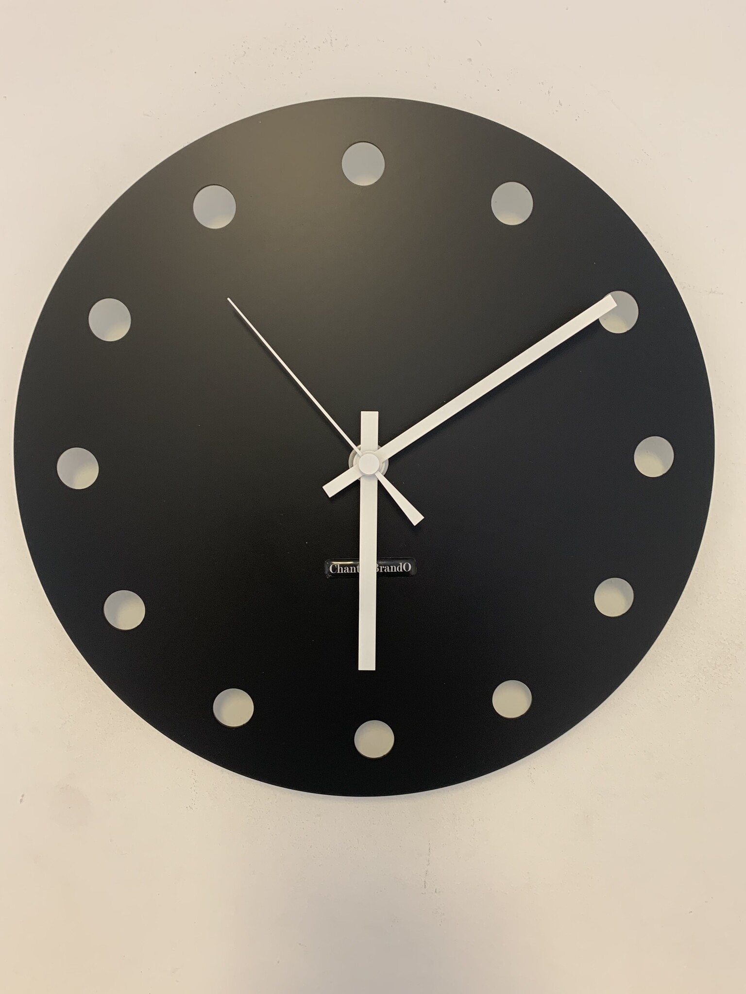 ChantalBrandO Wandklok CHANTALBRANDO -- BLACK -- NEVADA 34 -- MODERN DESIGN IN ZWART