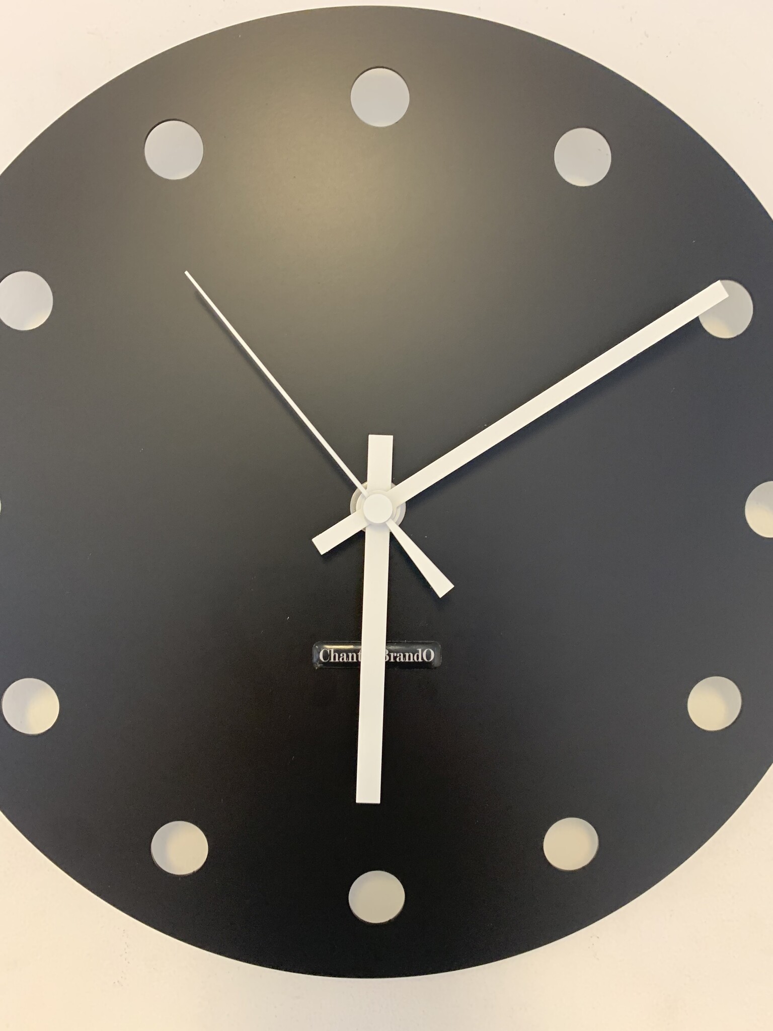 ChantalBrandO Wandklok CHANTALBRANDO -- BLACK -- NEVADA 34 -- MODERN DESIGN IN ZWART