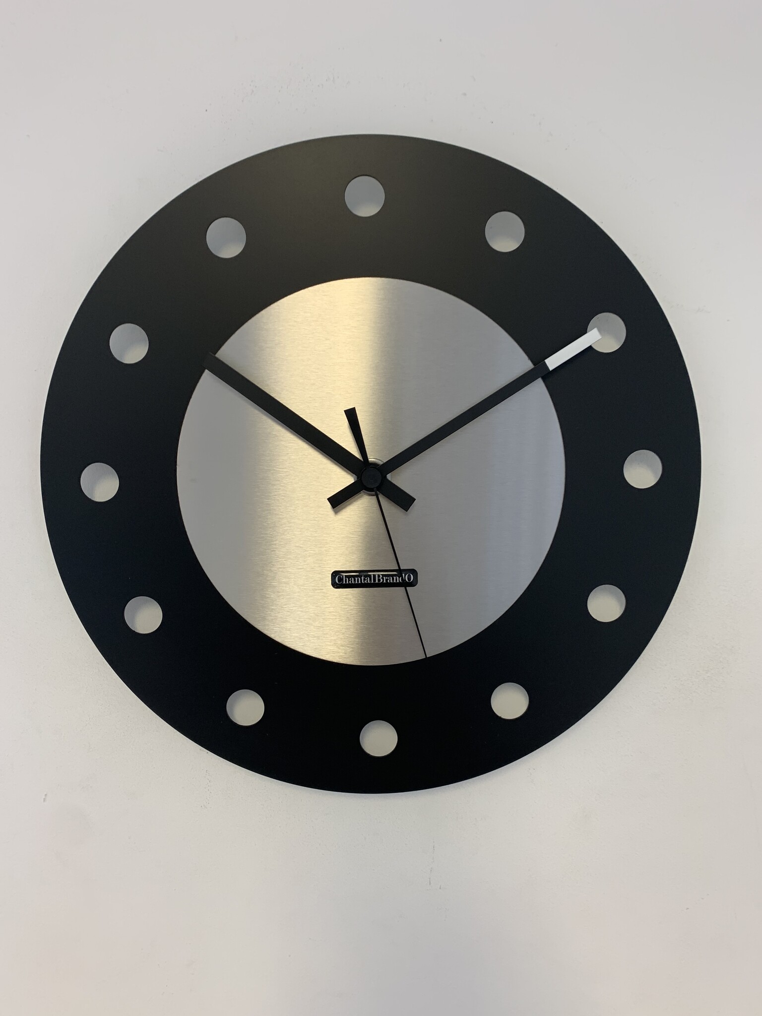 ChantalBrandO Wandklok CHANTALBRANDO -- BLACK & SILVER -- NEVADA 34 -- MODERN DESIGN IN ZWART