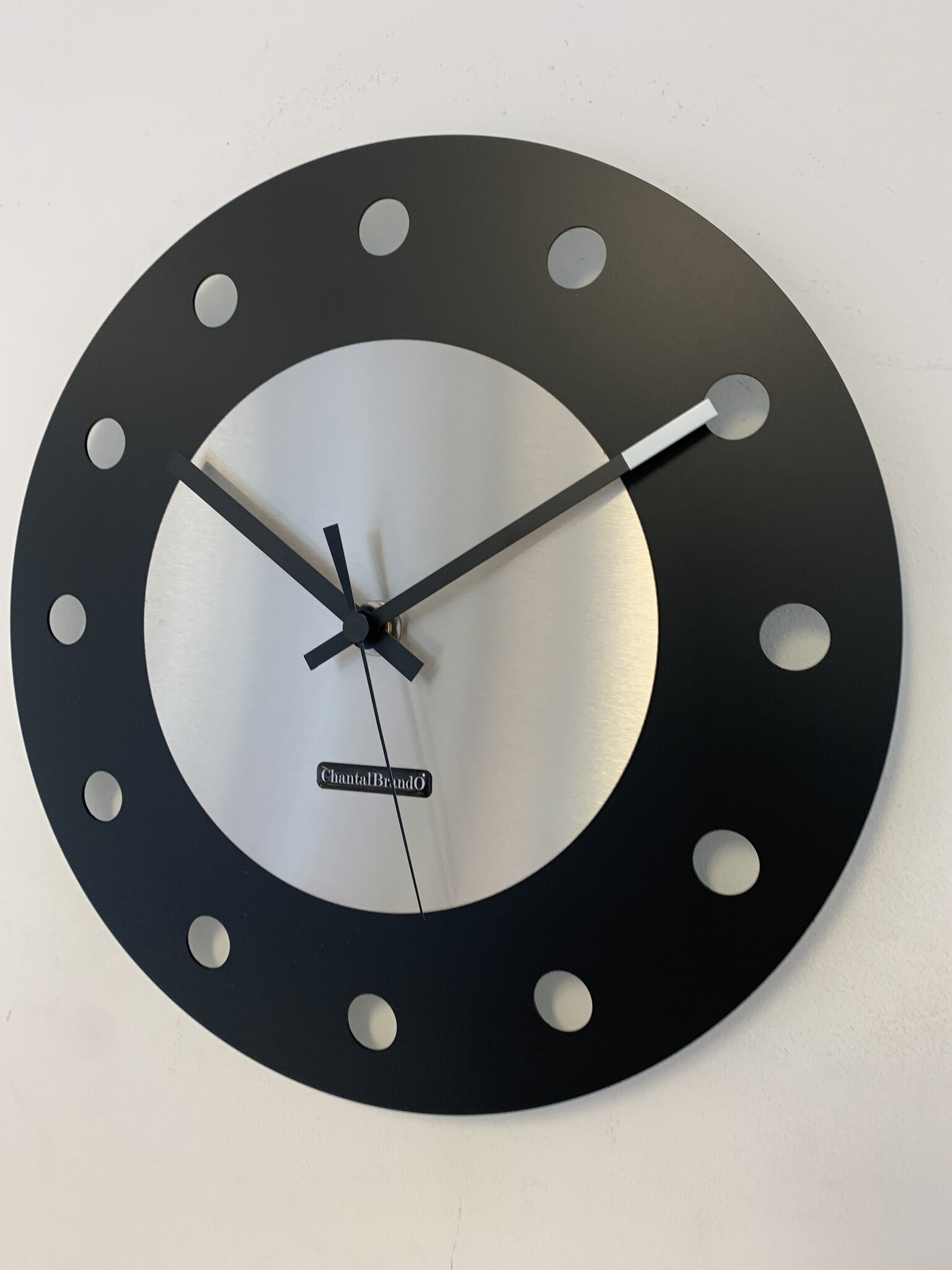 ChantalBrandO Wandklok CHANTALBRANDO -- BLACK & SILVER -- NEVADA 34 -- MODERN DESIGN IN ZWART