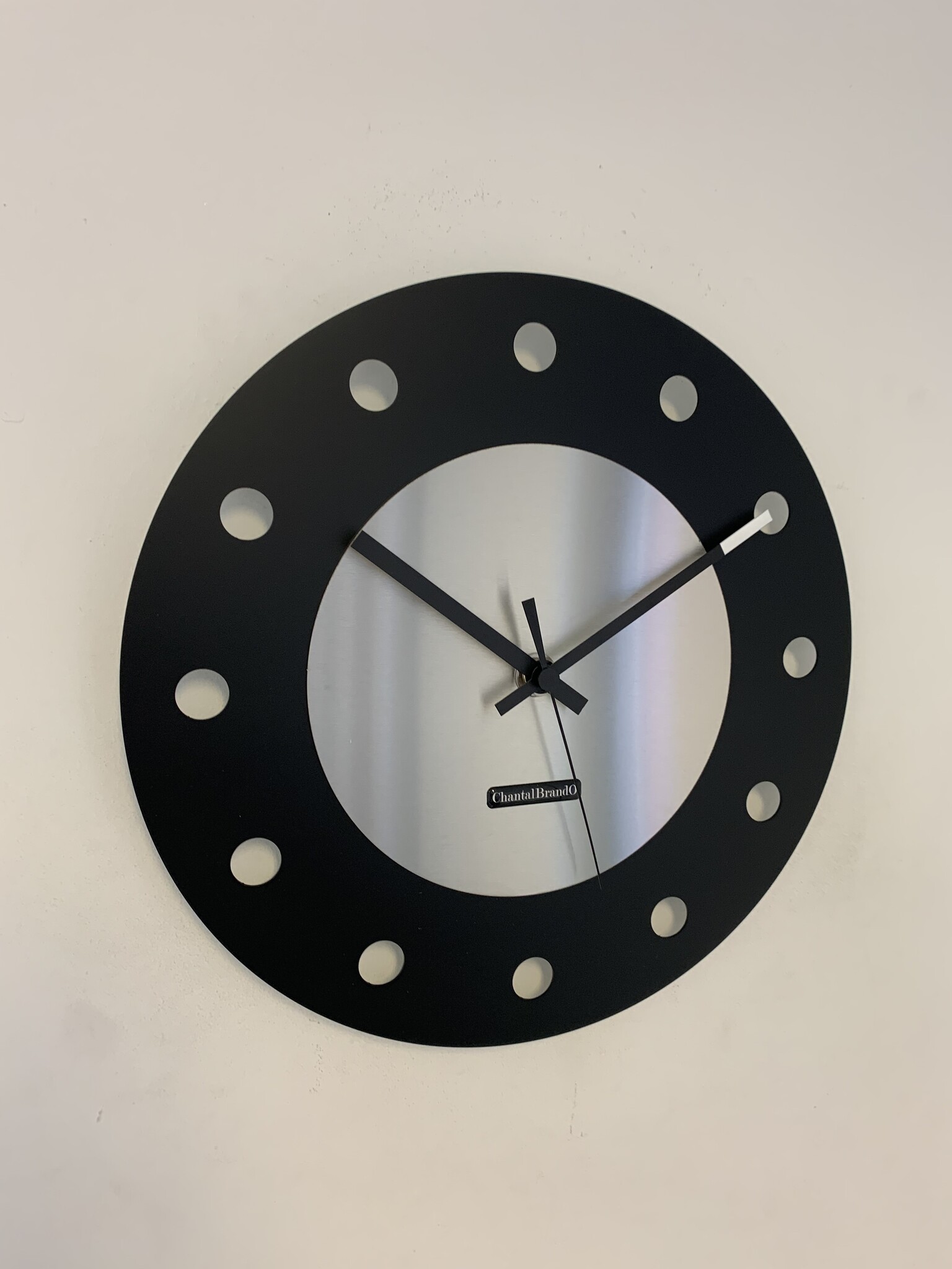 ChantalBrandO Wandklok CHANTALBRANDO -- BLACK & SILVER -- NEVADA 34 -- MODERN DESIGN IN ZWART