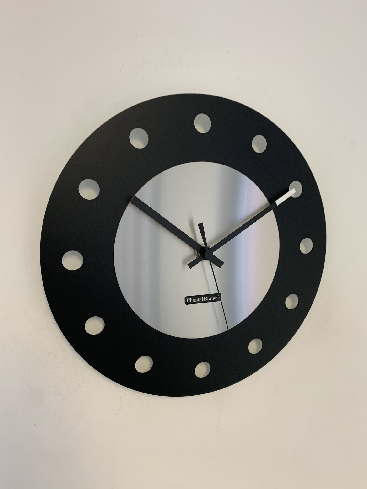 ChantalBrandO Wandklok CHANTALBRANDO -- BLACK & SILVER -- NEVADA 34 -- MODERN DESIGN IN ZWART