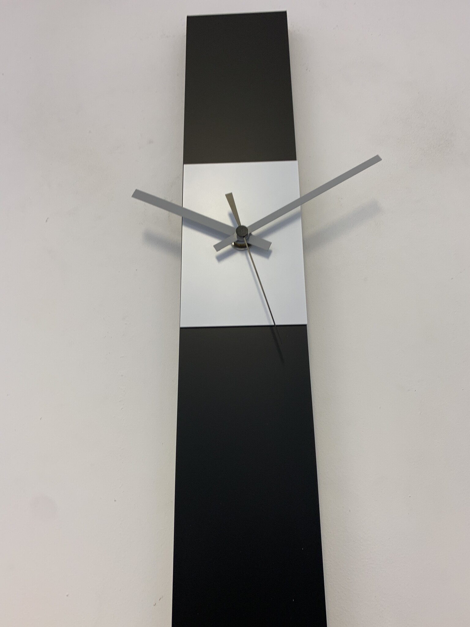 ChantalBrandO Wandklok CHANTALBRANDO SUMMIT BLACK & WHITE MODERN DESIGN = ZWART & WIT