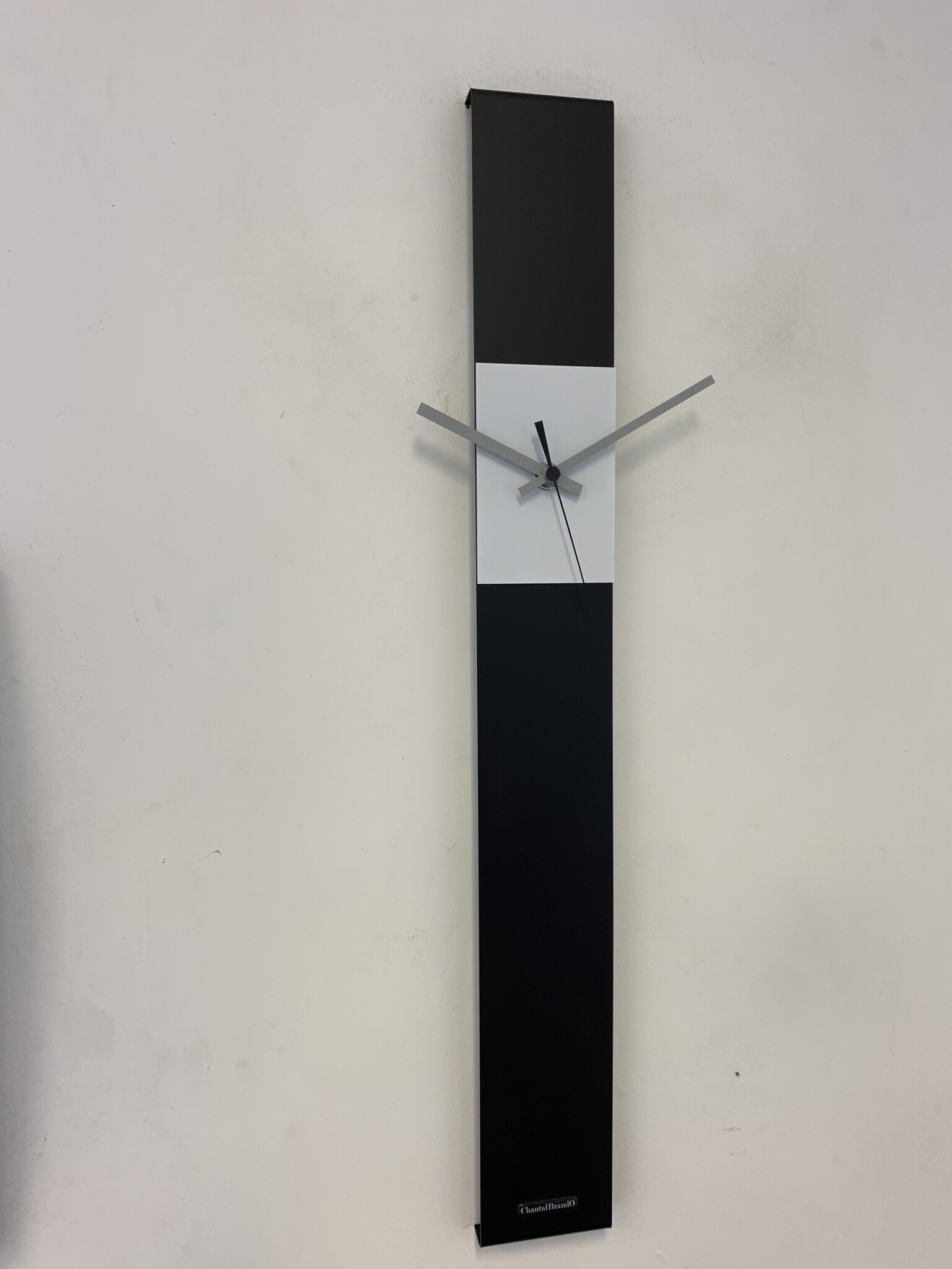 ChantalBrandO Wandklok CHANTALBRANDO SUMMIT BLACK & WHITE MODERN DESIGN = ZWART & WIT