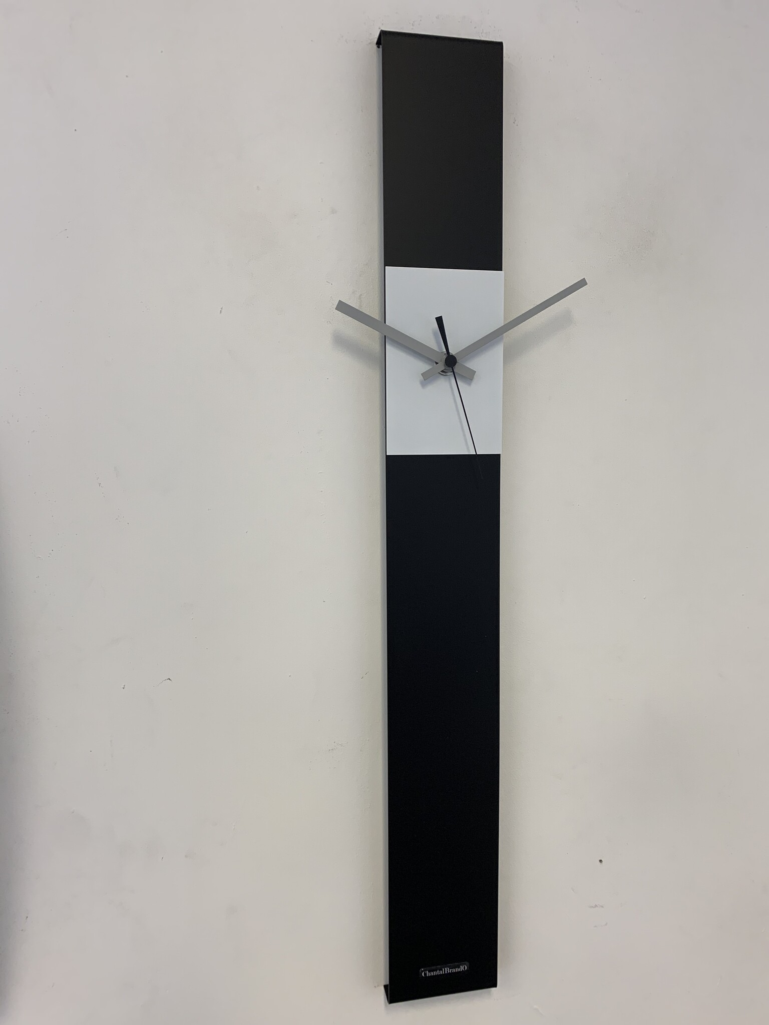 ChantalBrandO Wandklok CHANTALBRANDO SUMMIT BLACK & WHITE MODERN DESIGN = ZWART & WIT